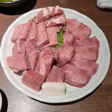 １皿目のお肉（４人分）シャトーブリアンはワサビと醤油で