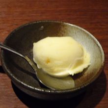 柚子シャーベットは果肉が多くて嬉しい