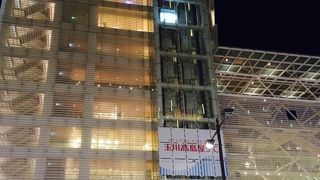 郊外型デパート