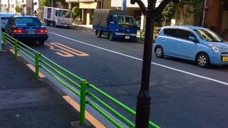 聖路加国際病院と明石小学校の間