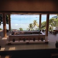 フロントロビーから見える海