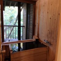 客室の露天風呂（網戸あり）