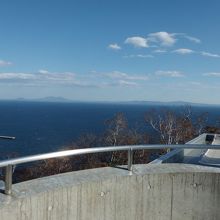 展望台から望む国後島