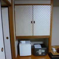 冷蔵庫、金庫あり。