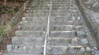 長い石段を見て断念