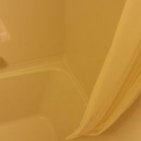 浴槽のカーテン位置に工夫が見られます