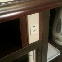 デスク前面のコンセント口