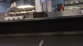 早朝から利用できるお得なローカル空港内フード