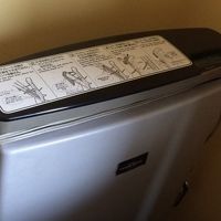 空気清浄機もちゃんとあります。ただ部屋が狭いだけ