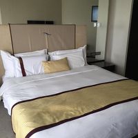 部屋はそれほど広くありませんが、鏡で圧迫感はありません