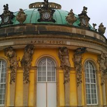 装飾が見事です。