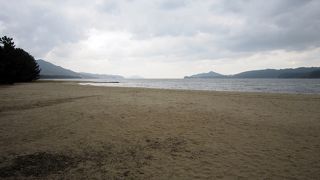 龍の背中で泳げる海水浴場