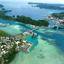 遊覧飛行で見下ろしたコロール島の一部（画像左下）