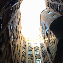 吹き抜けを下から見たところ