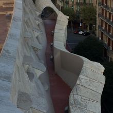 うねる外壁を上からみたところ