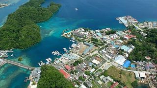 パラオ・ロイヤル・リゾートがある島。周辺の主要な島とは橋を兼ねた車道で行き来できます。