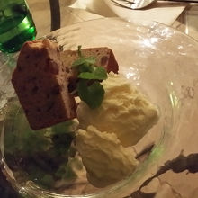 マロンケーキ、バニラアイスと一緒に！