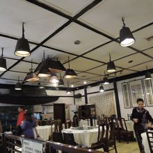 落ち着いた店内