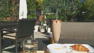 都会のど真ん中で非日常を味わえたテラス席