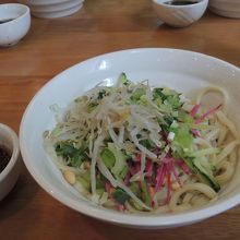 野菜がたっぷりのヘルシー麺