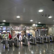 エアトレイン乗り場への通路