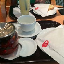 シンプルこの上ない朝食