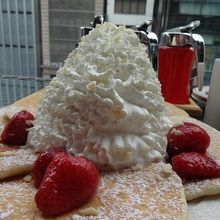 ｽﾄﾛﾍﾞﾘｰ、ﾎｲｯﾌﾟｸﾘｰﾑとﾏｶﾃﾞﾐｱﾅｯﾂ