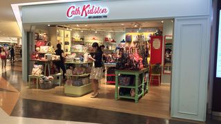 成田空港内の小さな店舗