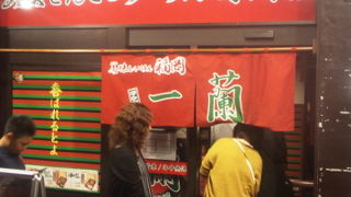 アジア系観光客の大行列