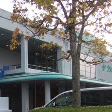 最新の映像＆音響システムが導入されています。