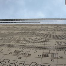 姫路城大天守修理見学施設 天空の白鷺を真下から見たところ