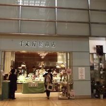 三井タワー１階アトリウム側の出入口