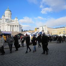 屋台が沢山出ていて賑やかです