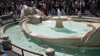 観光客で一杯です