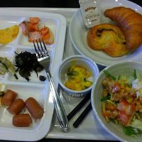 朝食です、和風もベトナム料理もあります。