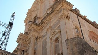 バロック様式の大きな教会です。