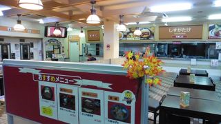 賤ヶ岳SAの小じんまりとした食堂