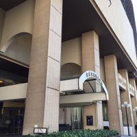 車止めのあるところが、ビジネスホテルとは違う風格ですね