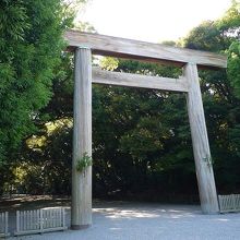 参道入り口の鳥居