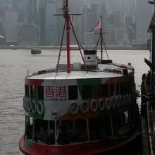 特別塗装の船もあります(TST埠頭にて)