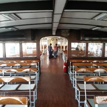 アッパーデッキの客室内