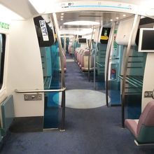 USB電源と220V電源コンセント(画像左下)