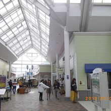 空港の近くです　空港無料シャトルバスもあります