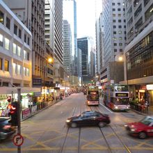 ２階に上がると目線が変わり街の風景を楽しめます。