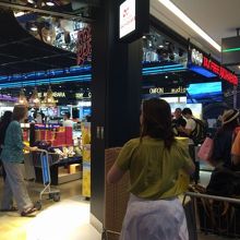 混んでました。特に中国人が多くてすごかった