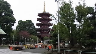 西の方の門から入ると目に入ってきます