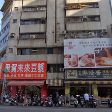 ２店舗が並んでいます