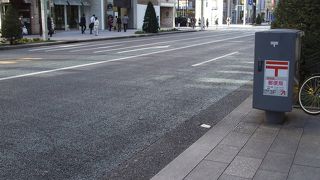 和光、銀座三越がある大き目な通りです。