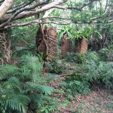 貯炭場付近のレンガ作りの建物。