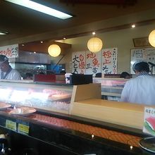 活気ある店内
